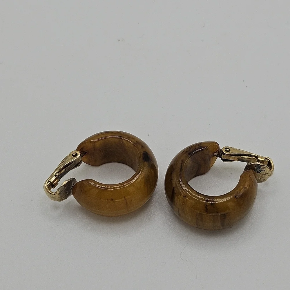 vintage marbled amber colored hoop clip earrings